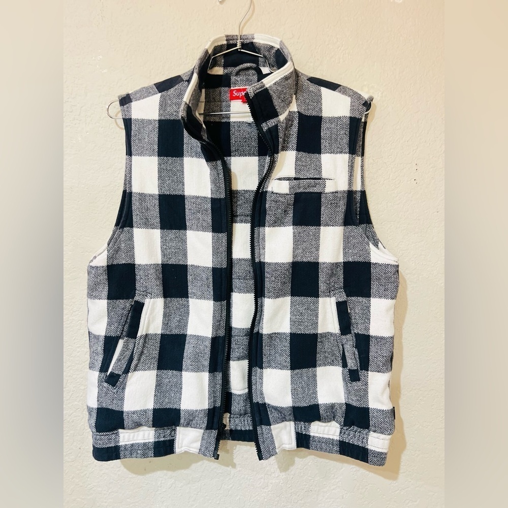 Supreme men’s vest size med black and white 100%cotton